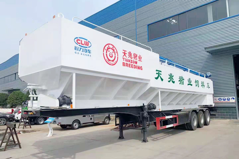 半掛飼料運輸車（58-65立方）